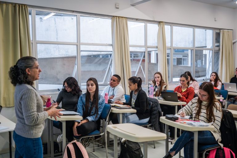 Verificação de Autenticidade de Diplomas: Guia Completo